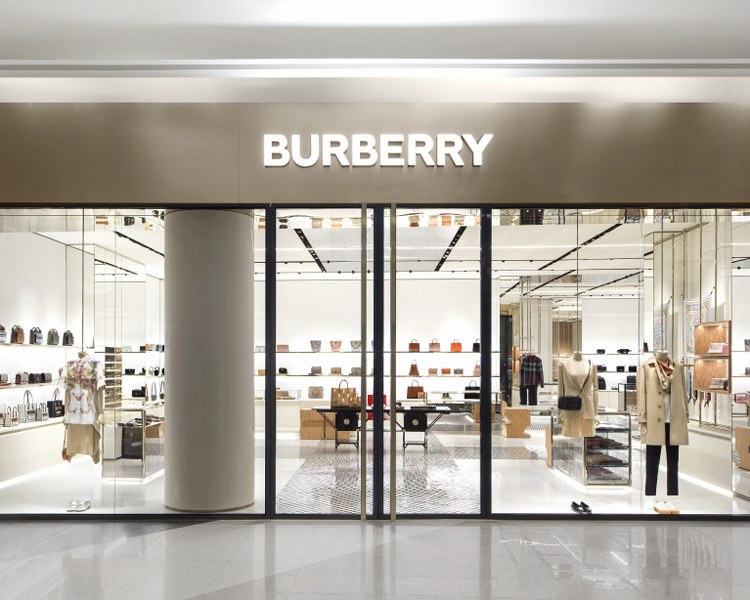 BURBERRY REOPENS STORE IN NEW GLOBAL LUXURY DESIGN CONCEPT AT SIAM ...