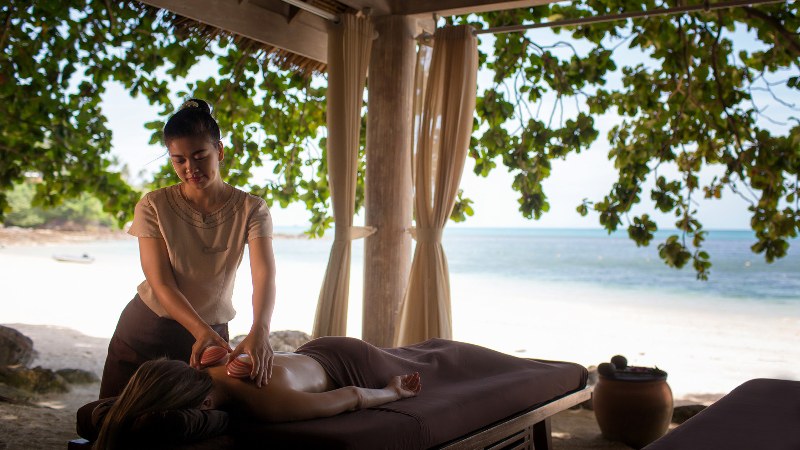 Four Seasons Resort Koh Samui เสนอ ซิกเนเจอร์ทรีทเมนท์ Lava Shell Massage