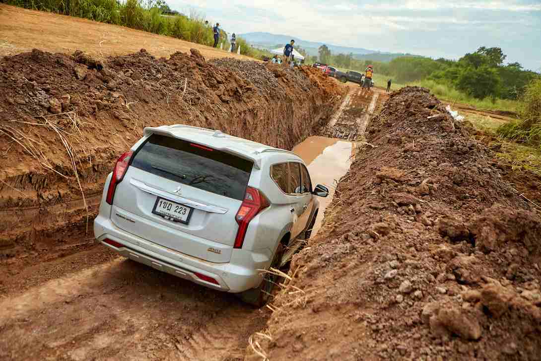 mitsubishi_pajero_sport