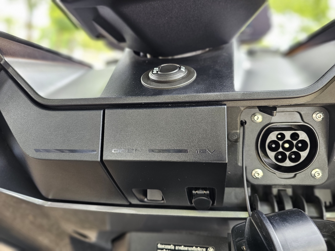 bmw_motorrad_ce_04