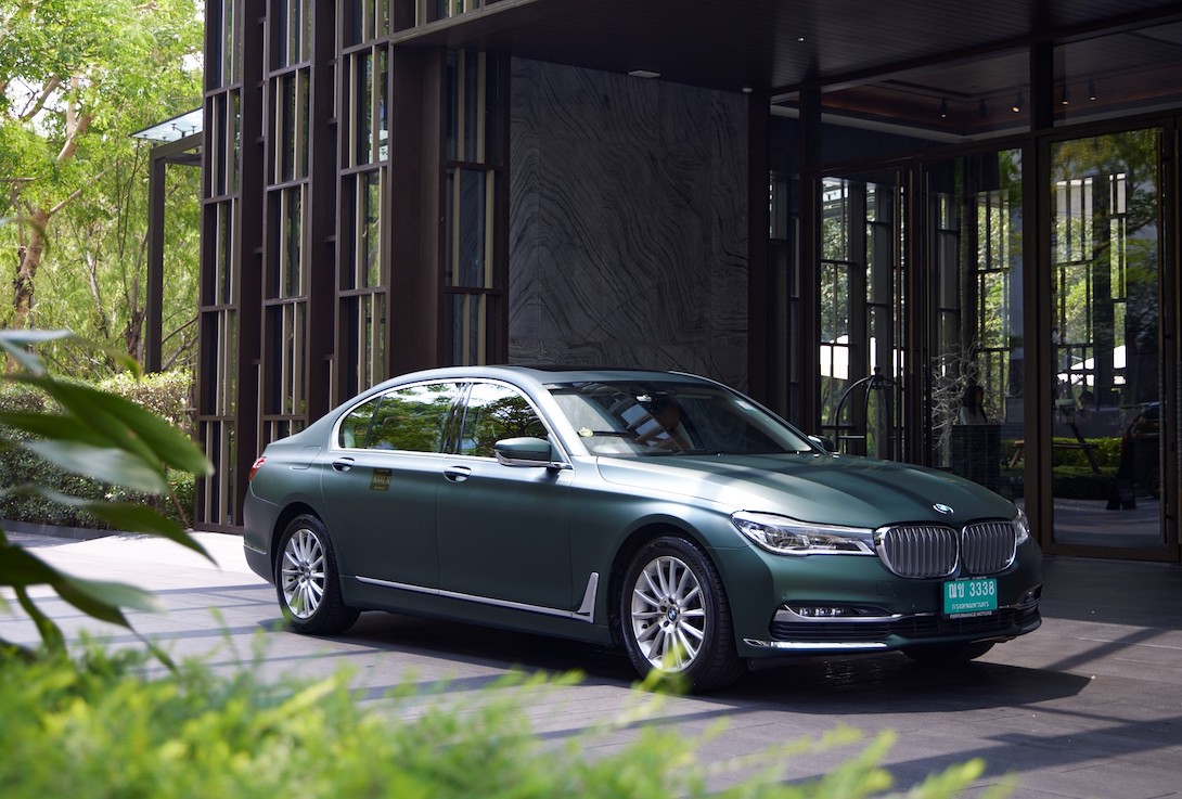 BMW_7_Series_Handover_to_Kimpton_Maa_Lai