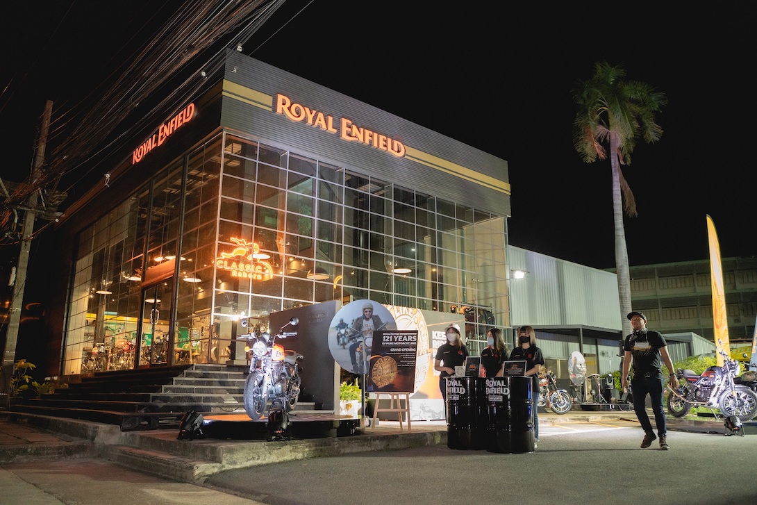 Royal_Enfield_Exclusive_Store_Rama_III
