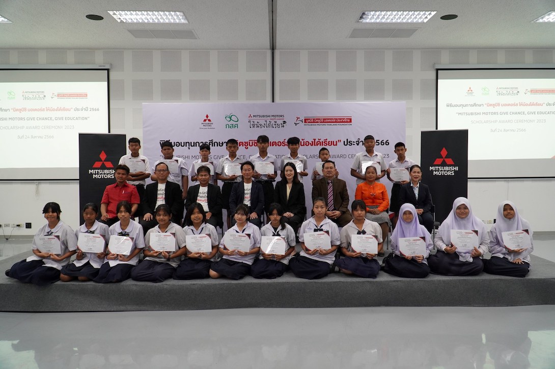 Mitsubishi_Motors_Give_Chance_Give_Education_at_LCB