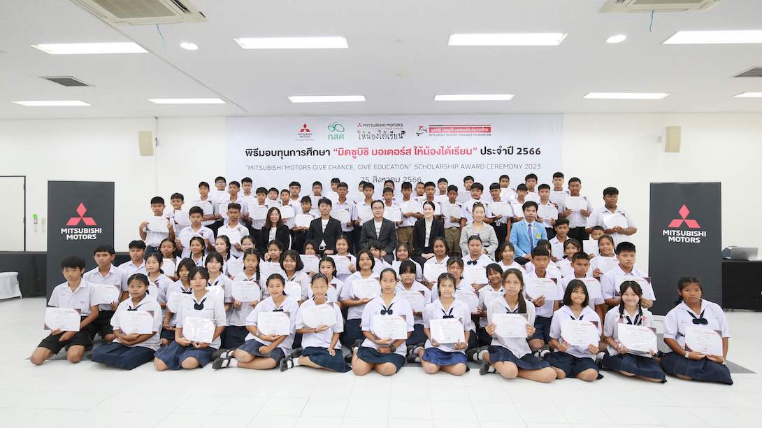 Mitsubishi_Motors_Give_Chance_Give_Education_at_LCB