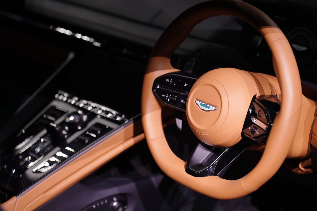 Aston_Martin_DB_12