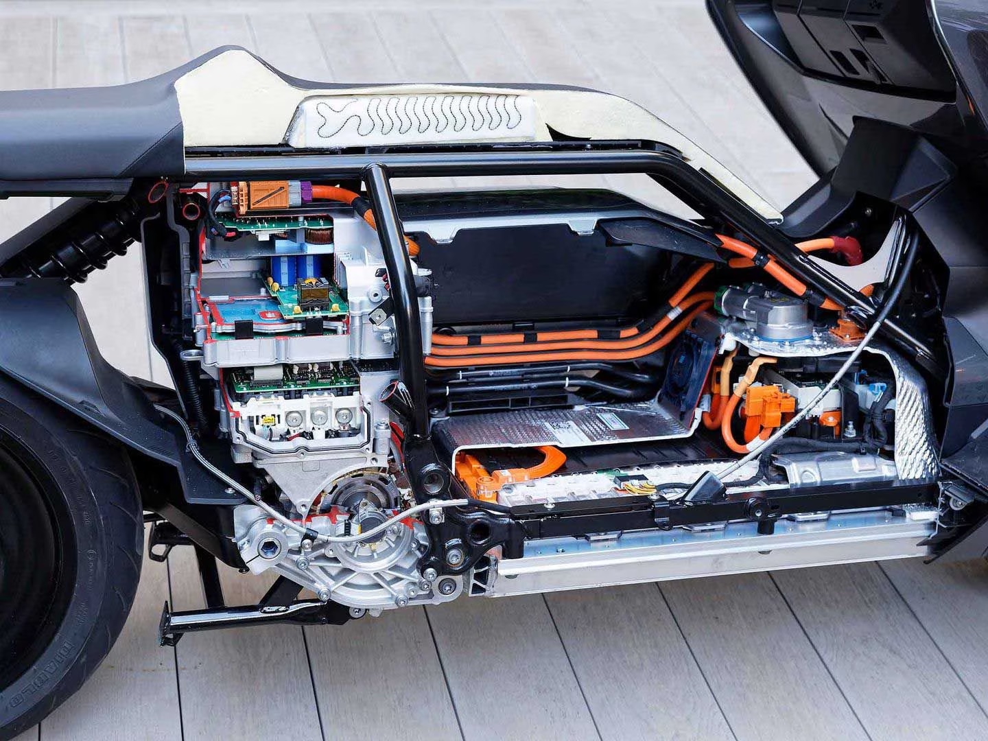 bmw_motorrad_ce_04