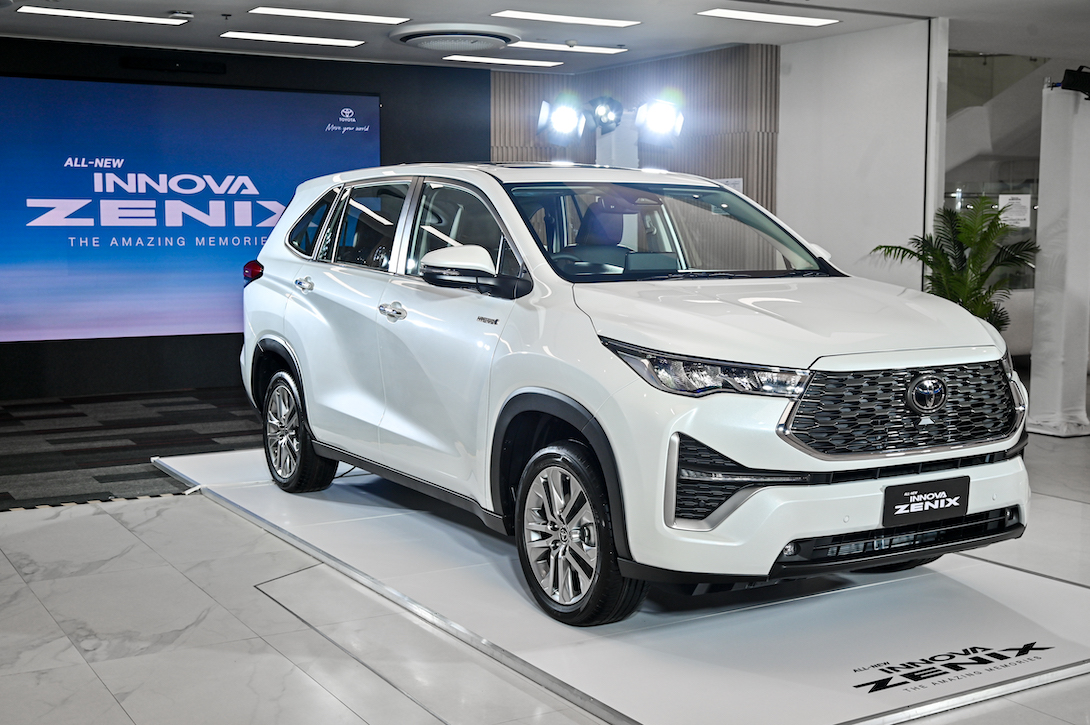 TOYOTA INNOVA ZENIX
