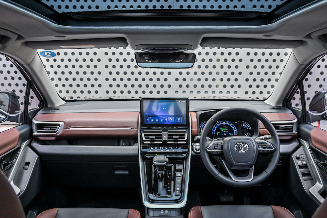 โตโยต้า อินโนวา ซีนิกซ์