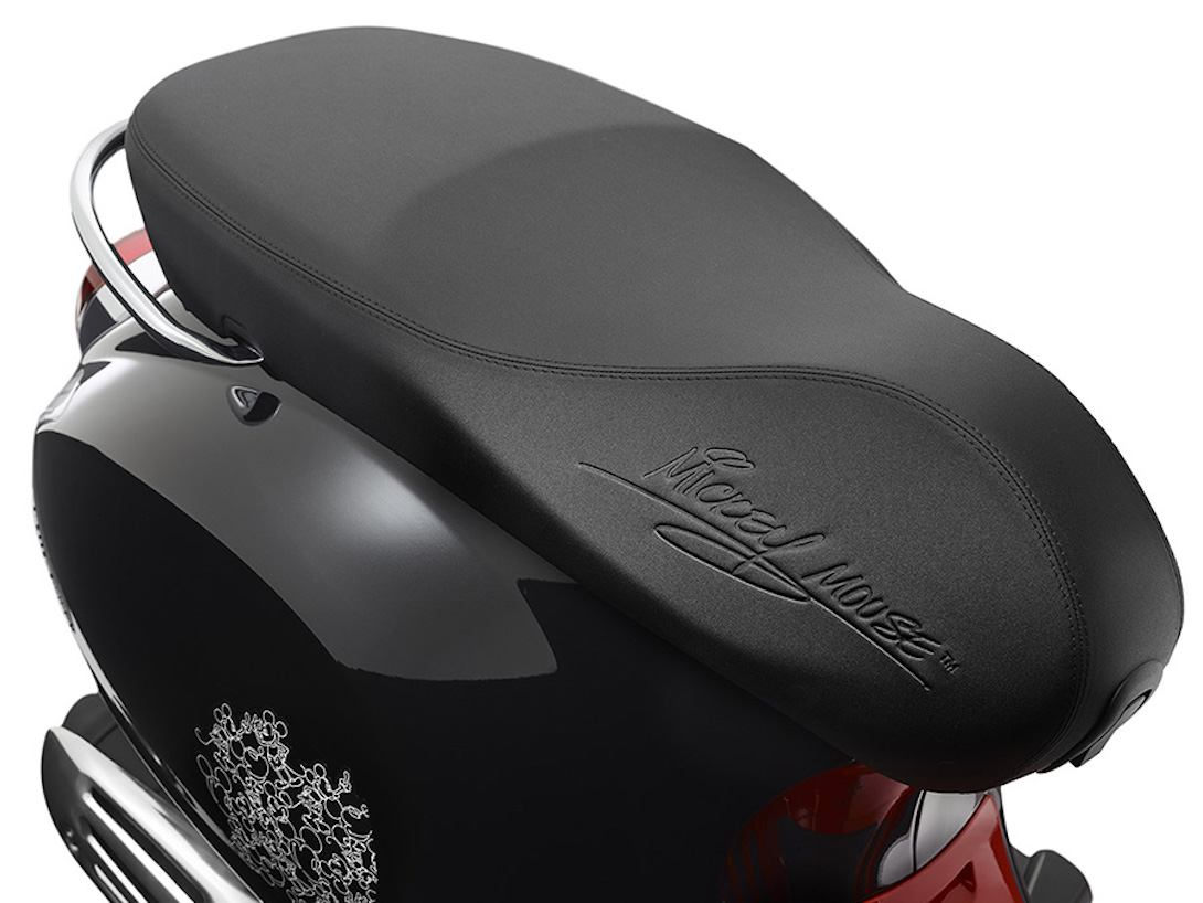 Vespa_Disney_Mickey_Mouse_Edition_by_Vespa