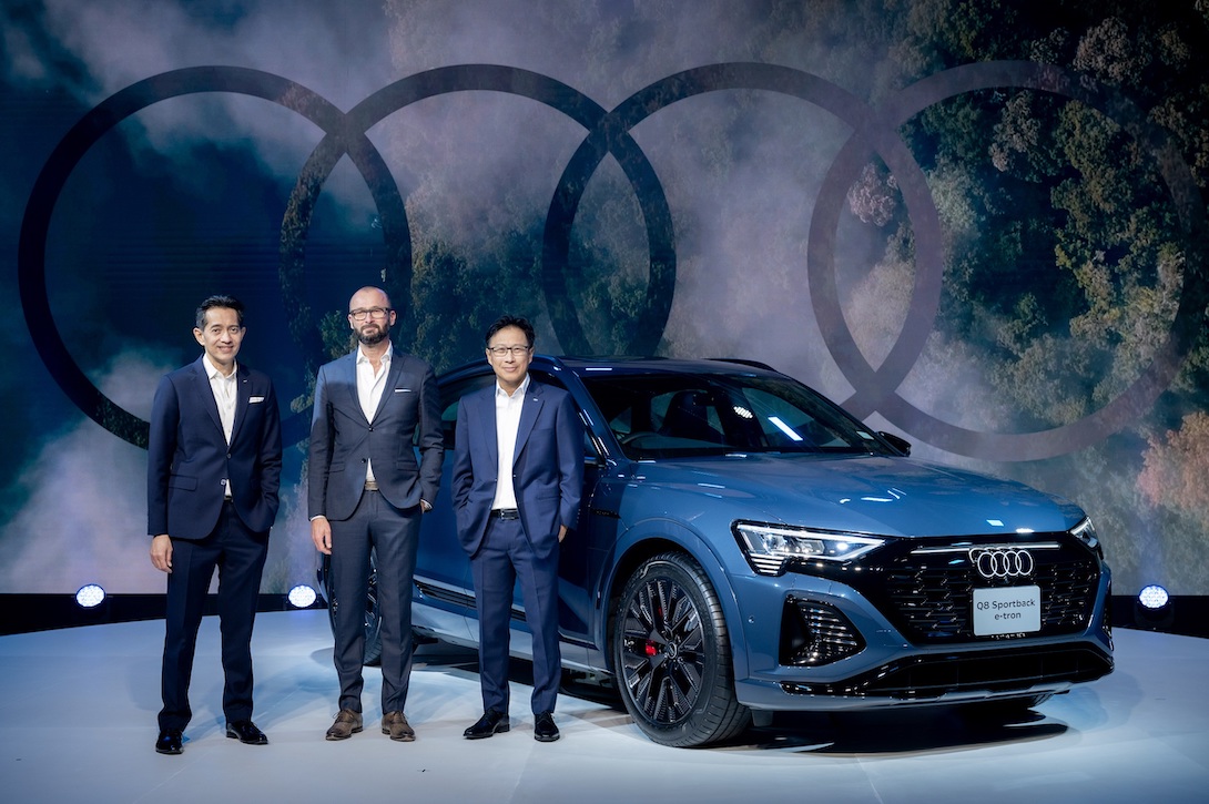 Audi_Q8_e_tron_Sportback_55_S_line_Black_edition