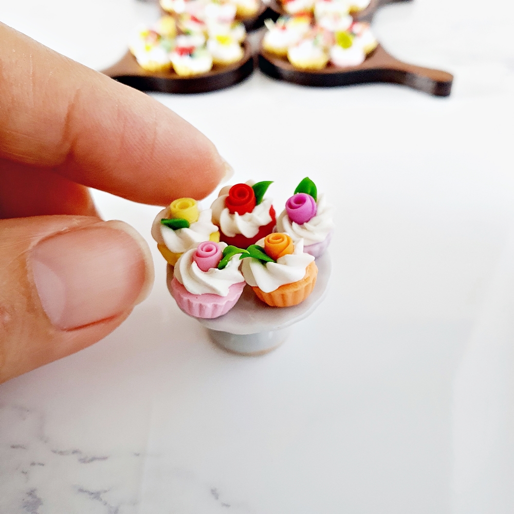 8 pcs/set Dollhouse Miniature Bakery Shop Kitchen Food S Cake Cupcak Donuts D7P4 