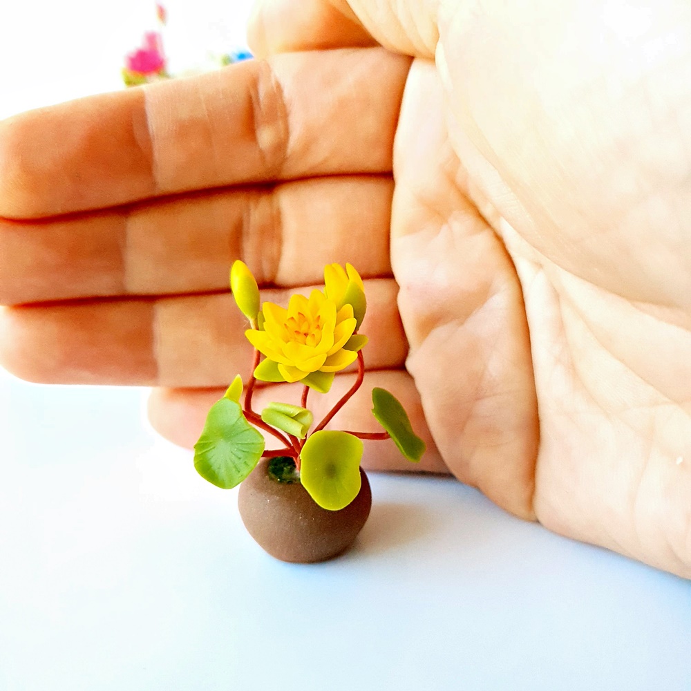 Handmade Miniatures Yellow Lotus Flowers Pot Dollhouse Garden Decoration