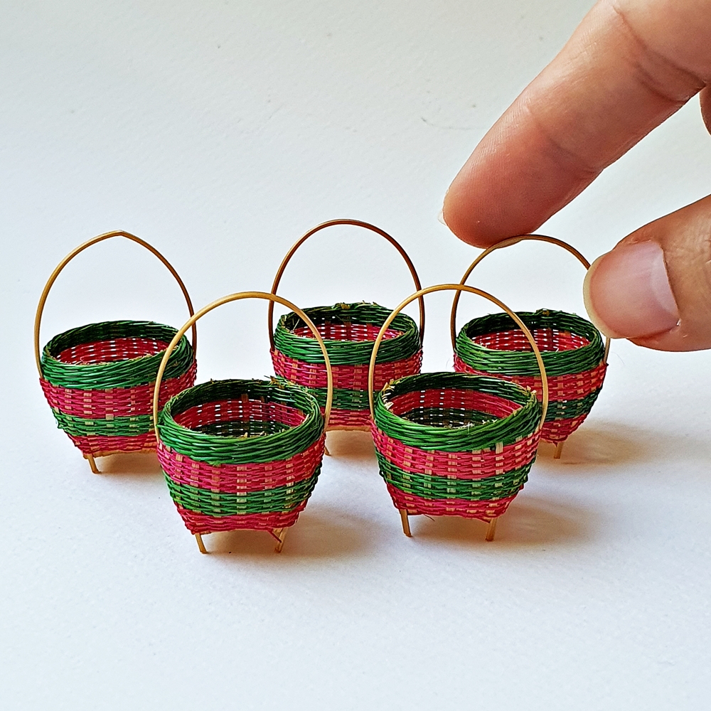 Dollhouse Miniatures Handmade Basket Bamboo Wicker Decoration Mini Tiny Christmas Decoration Set