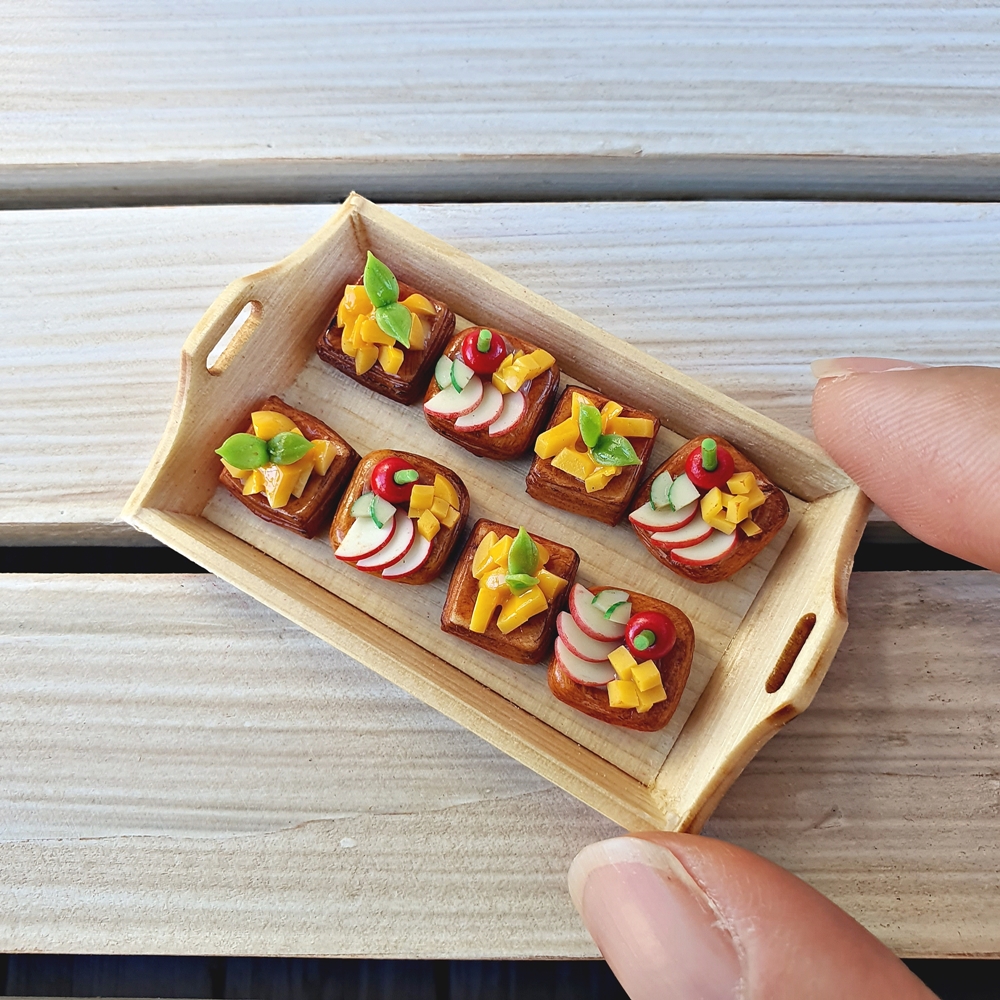 Dollhouse Miniature Food Bakery Mini Tiny Donuts Doughnut Wood Tray Decor Set(copy)