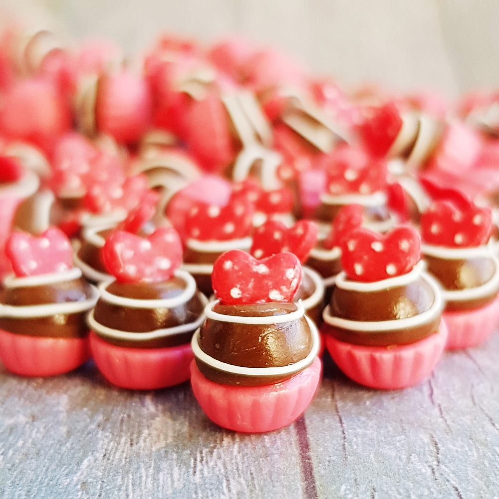 10x Mini Red Heart Cupcake Bakery Pastries Dollhouse Miniature Sweet Dessert Barbie Blythe Supply 1:6 Scale Decoration