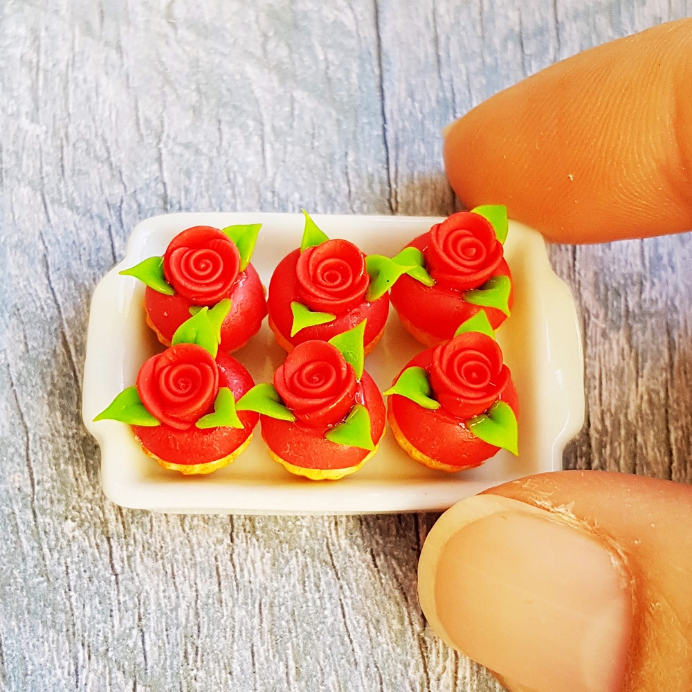 6x Red Rose Cupcake on White Square Ceramic Tray Dollhouse Miniatures Food Bakery Sweet Barbie Blythe Decoration Supply