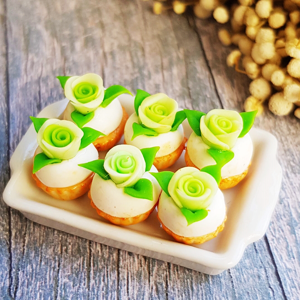 6x Light Green Rose Cupcake on White Square Ceramic Tray Dollhouse Miniatures Food Bakery Sweet Barbie Blythe Decoration Supply