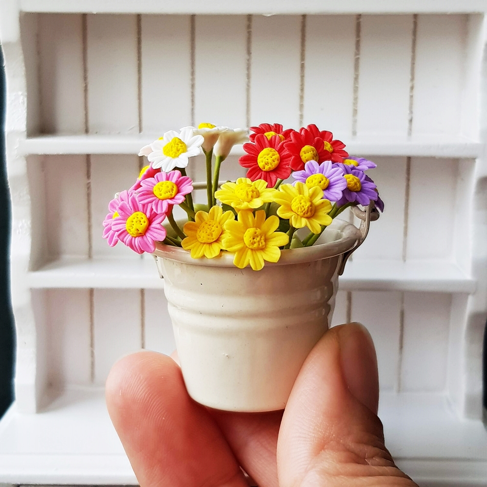 5x Colorful Daisy Clay Flowers in Metal Pot Dollhouse Miniature Fairy Garden Decoration