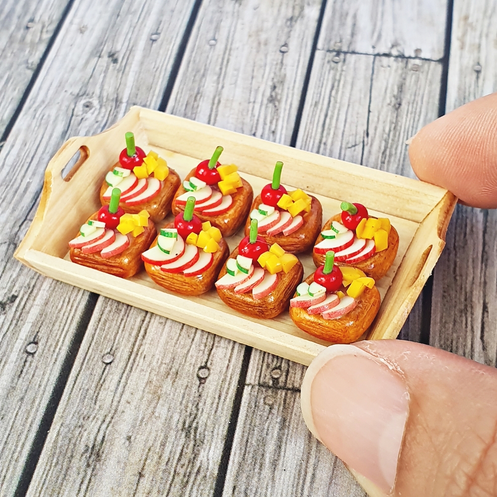 Dollhouse Miniature Food Bakery Mini Tiny Fruit Pie Tart Dessert Wood Tray Deco