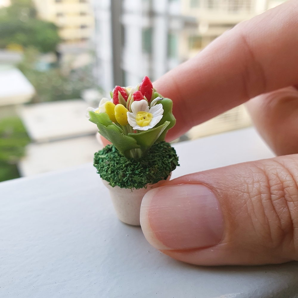 Miniature Dollhouse FAIRY GARDEN Accessories ~ Mini Strawberry Planter Pot ~ NEW 