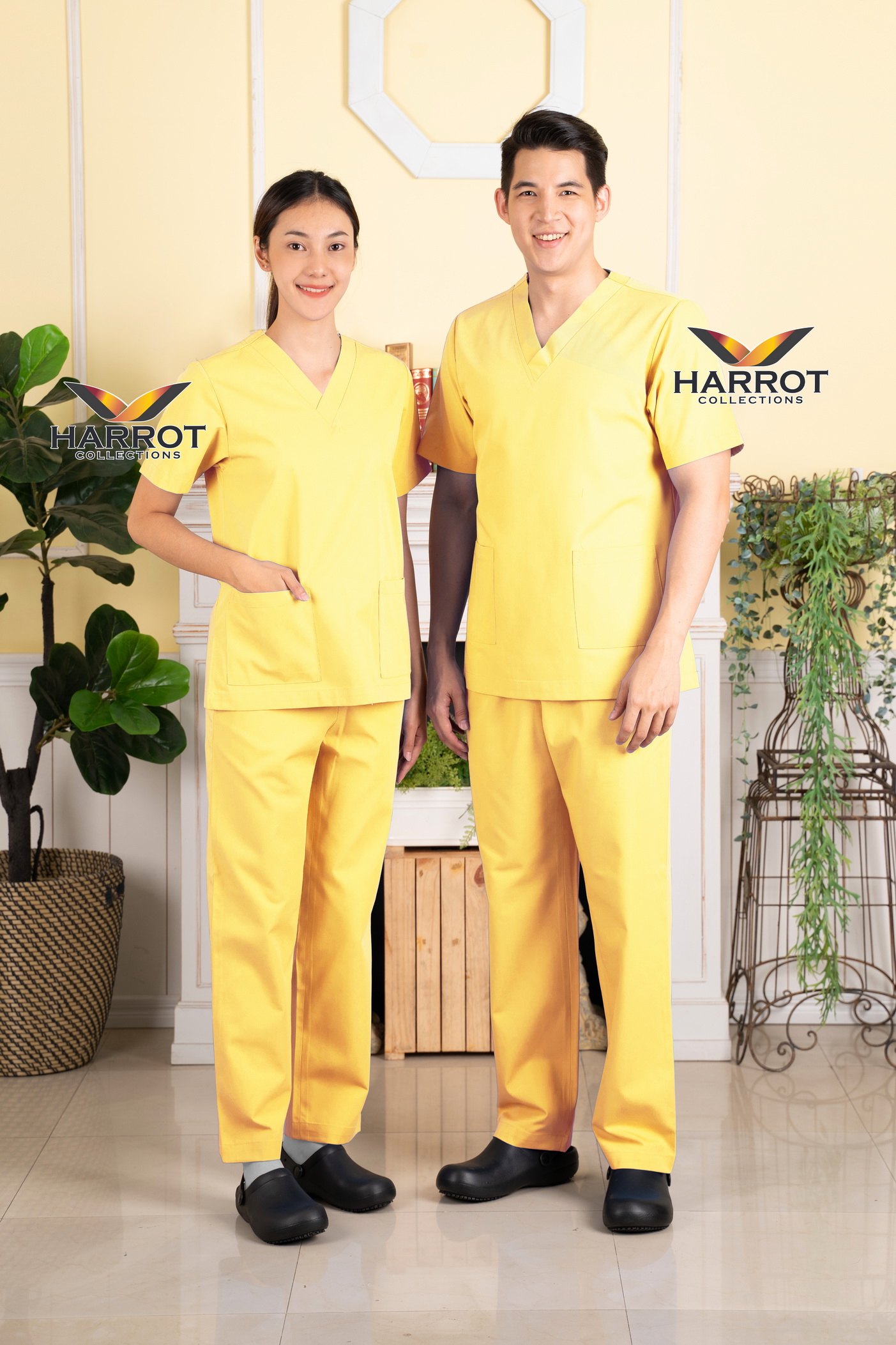 ชุดสครับ คอวี สีเหลือง (เสื้อ+กางเกง) (HPG0157)
