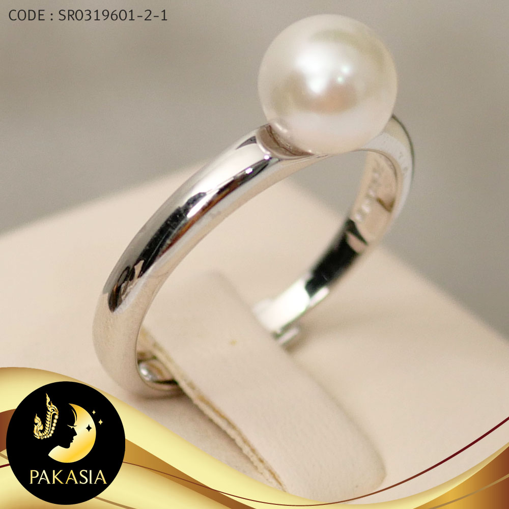 แหวนมุก Akoya เม็ดเดี่ยว มุกสีขาว ทรงกลม ขนาด 7-7.5 mm เกรด AA+ ตัวเรือนเงินแท้ชุบทองคำขาว  / SN0210YR696