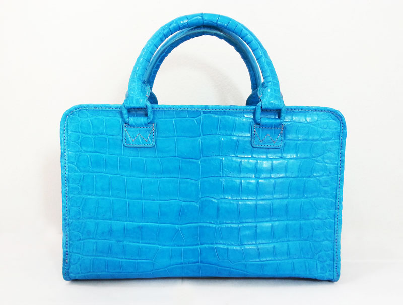 กระเป๋าหนังจระเข้แท้สีฟ้าส่วนท้อง #CRW327H-BLU-BELLY