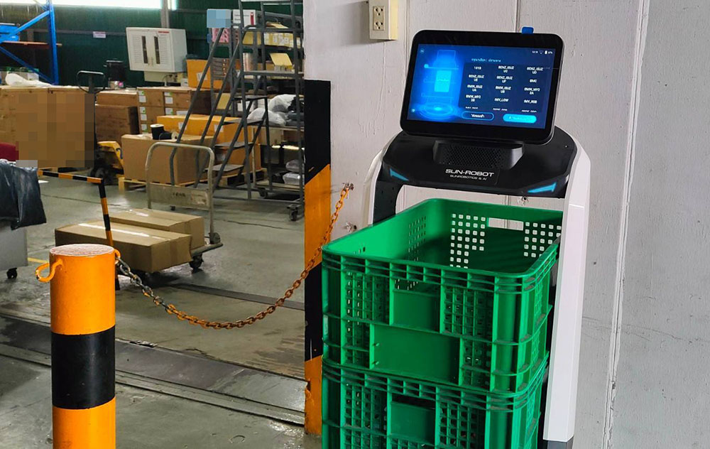 หุ่นยนต์ส่งของในโรงงาน