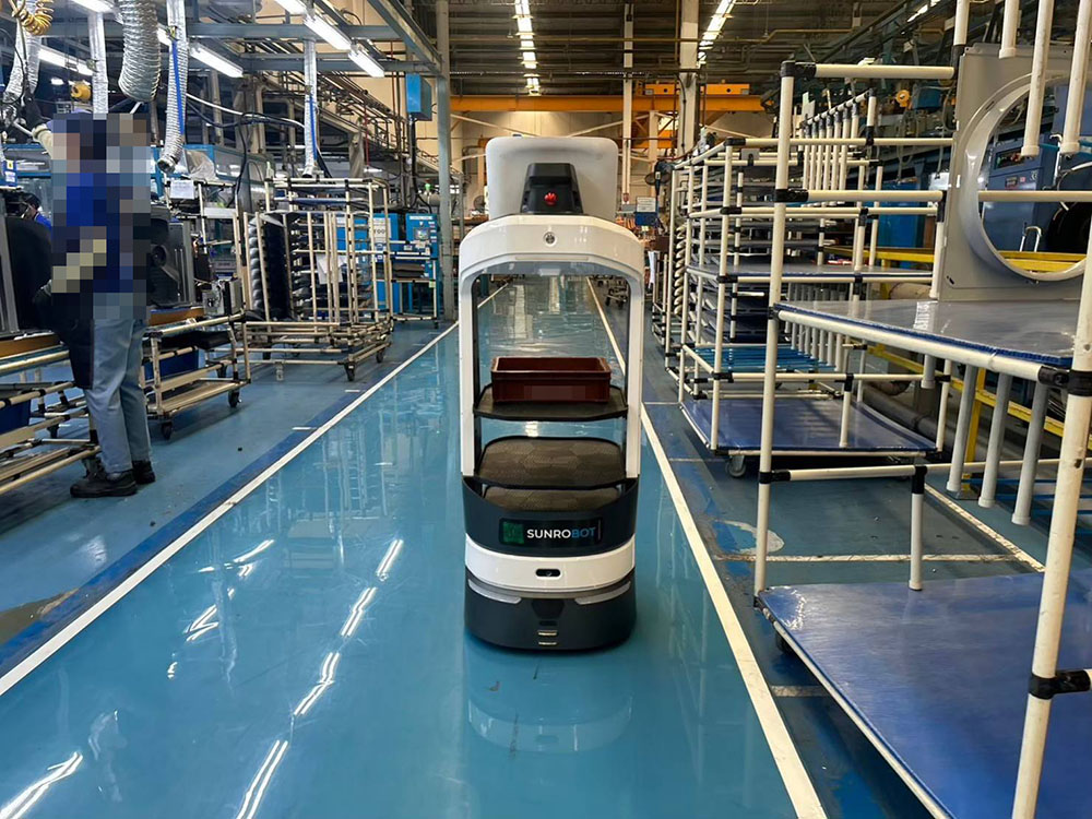 หุ่นยนต์ส่งของในโรงงาน