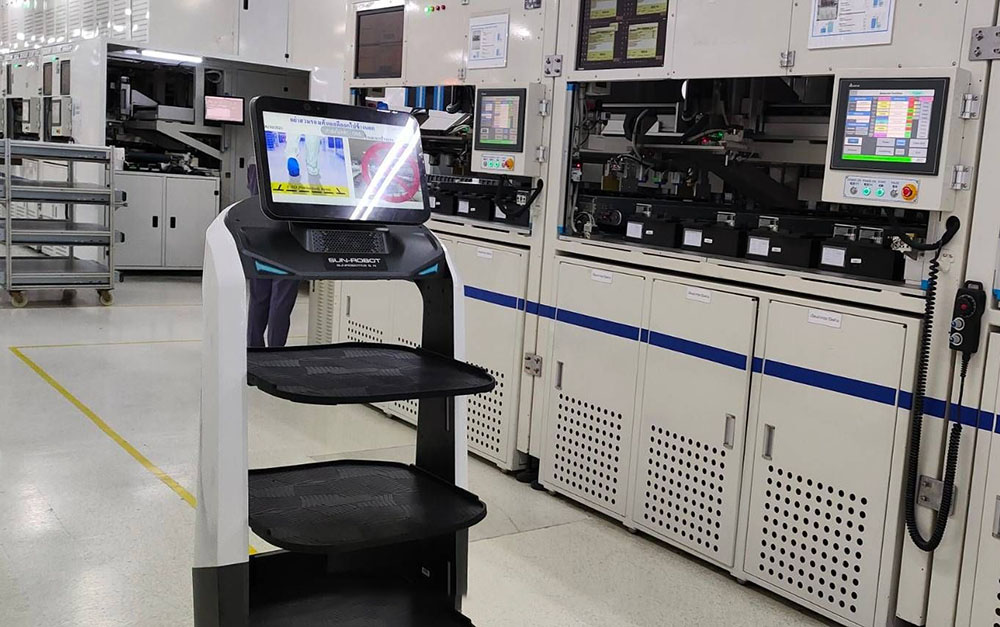 หุ่นยนต์ส่งของในโรงงาน