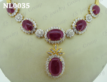 สร้อยคอทับทิมพม่าธรรมชาติหลังเบี้ย (Certified  Natural Burmese Ruby Necklace) ล้อมเพชร Heart & Arrow - Russian Cut
