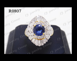 แหวนไพลินซีลอนธรรมชาติเจียระไน (Natural Ceylon Blue Sapphire Ring) ล้อมเพชร Heart&Arrow - Russian Cut