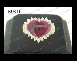 แหวนทับทิมพม่าธรรมชาติหลังเบี้ย (Natural Burma Ruby Ring) ล้อมเพชร Heart&Arrow - Russian Cut
