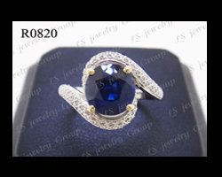 แหวนไพลินธรรมชาติเจียระไน (Natural Blue Sapphire Ring) ล้อมเพชร Heart&Arrow - Russian Cut