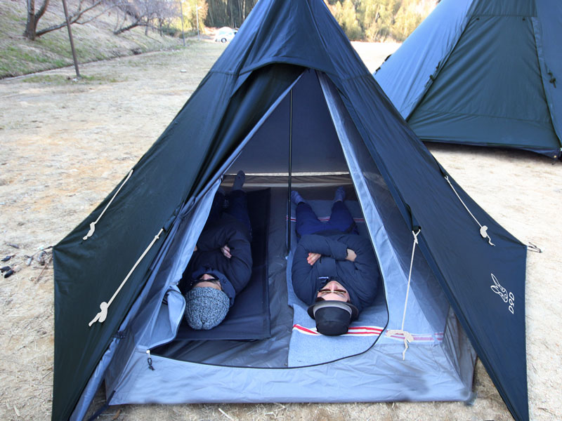 One pole outlet tent