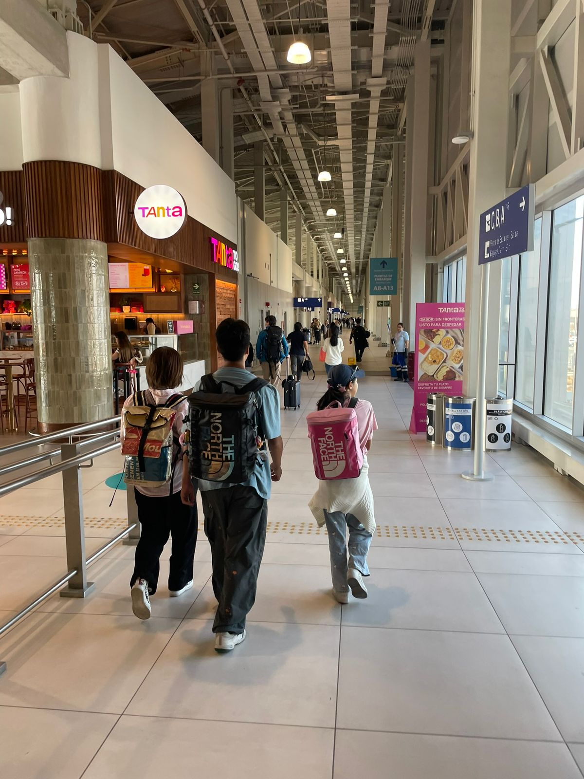 リマ空港 初めて南米の地を踏みました。空港むちゃくちゃ綺麗でした! リマ空港 初めて南米の地を踏みました。空港むちゃくちゃ綺麗でした!