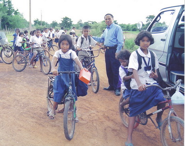 รถจักรยาน...เพื่อน้องผู้ยากไร้ & ห่างไกลโรงเรียน