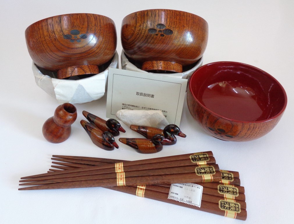 Lacquer wooden Bowls ,Chopsticks ,Chopsticks rest set 5 with Toothpick holder
