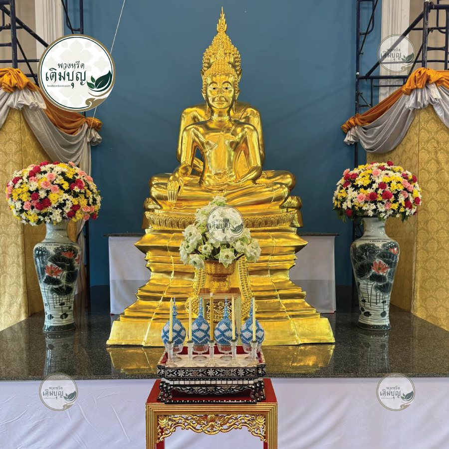 พระประธานสีทององค์ใหญ่ ประดิษฐานภายในศาลาวัดศรีจันทร์ ขอนแก่น พร้อมพวงหรีดเติมบุญ