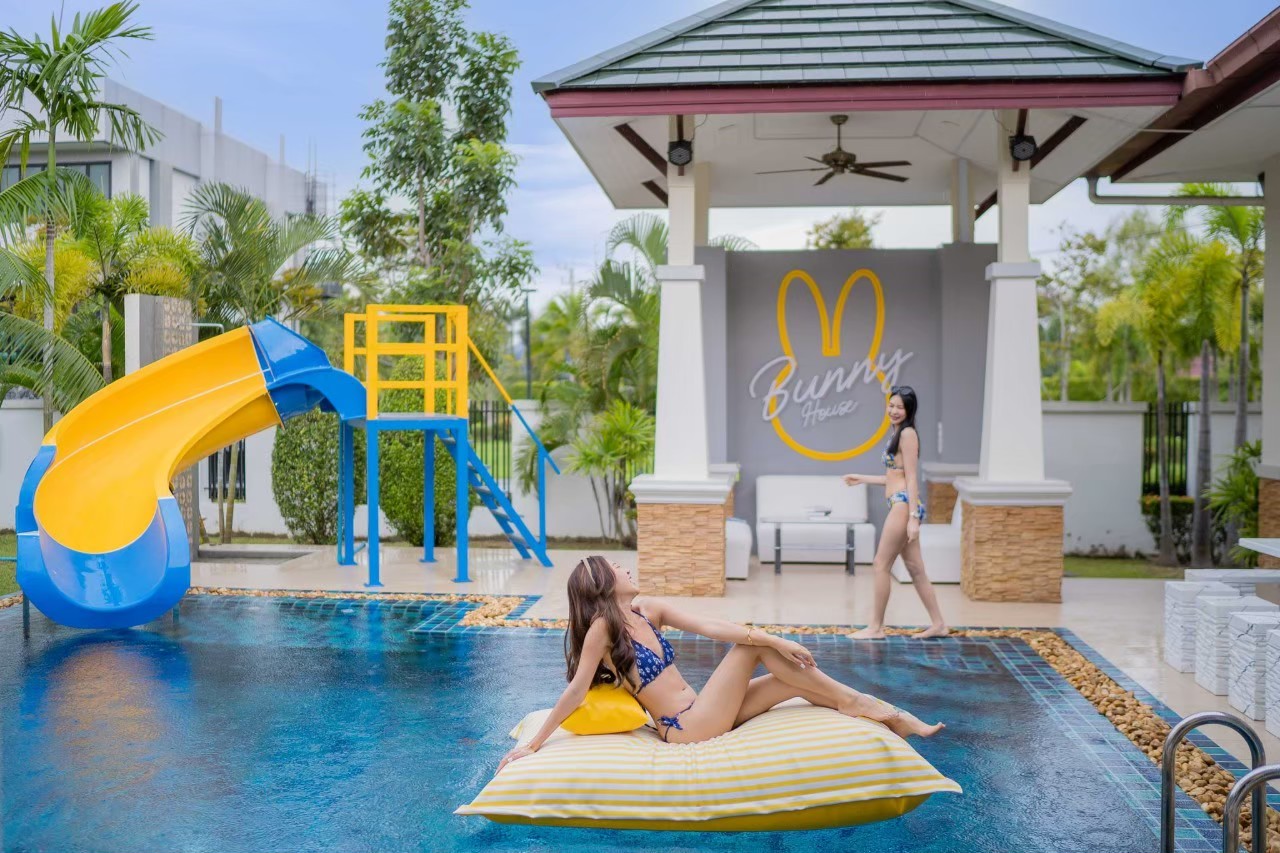 พูลวิลล่า พูลวิลล่า