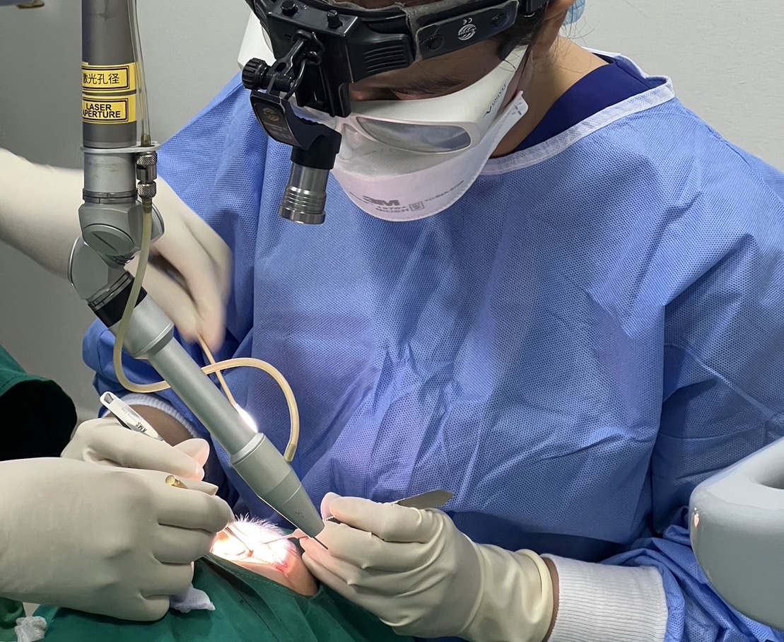 ทำตาสองชั้น