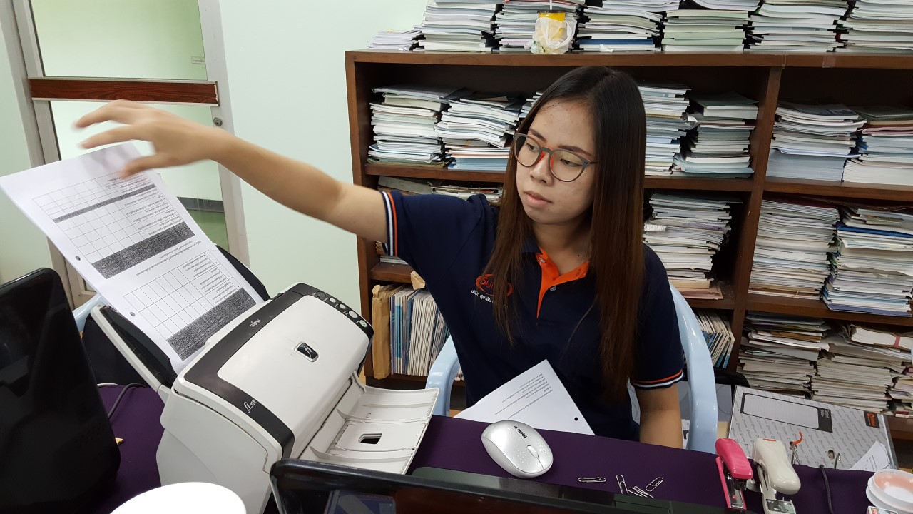 ท ม Data Staff เข าปฏ บ ต งานสแกนเอกสารสำน กงาน และทะเบ ยนประว ต กพ 7 จ ด เก บเอกสารเข าระบบ หน วยงานองค การส รา Sutasin