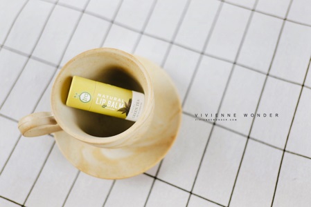 ลิปมัน eco สูตรชาเขียว ลิปมันช่วยลดการอักเสบของริมฝีปาก