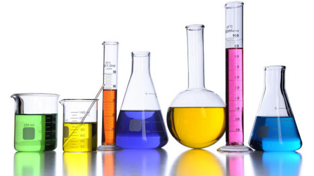 การใช้ลิปสติกที่มีน้้ำหอม ทำให้ปากดำ การเลือกซื้อผลิตภัณฑ์ริมฝีปากควรเลือกลิปสติกที่ไม่ผสมปรอท สารกันบูดและน้ำหอม เพราะจะทำให้ปากดำ