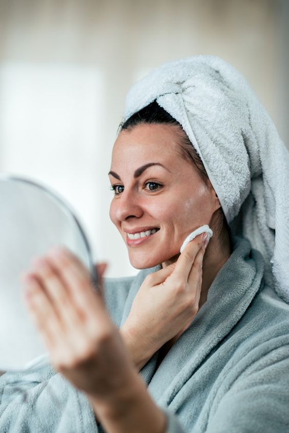 เช็ดทำความสะอาดหน้าให้สะอาด เช็ดทำความสะอาดผิวหน้าให้สะอาดอยู่เสมอ