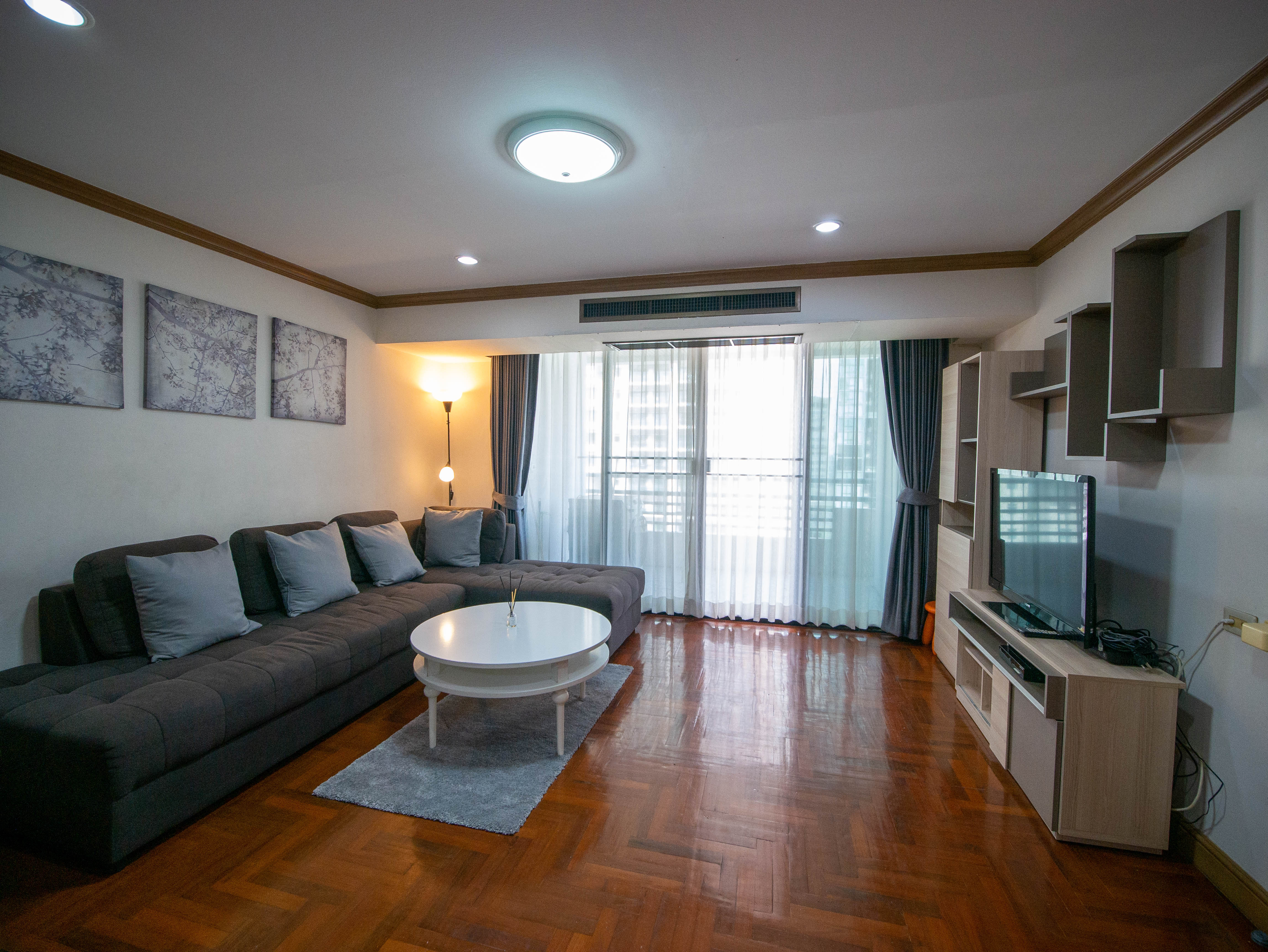 Best Price for very Spacious Room!! 91.46 Sq.m for SALE at Acadamia Grand Tower!! Walking Distance to BTS Phrom Phong and Thong Lo!! Near Emquartier!