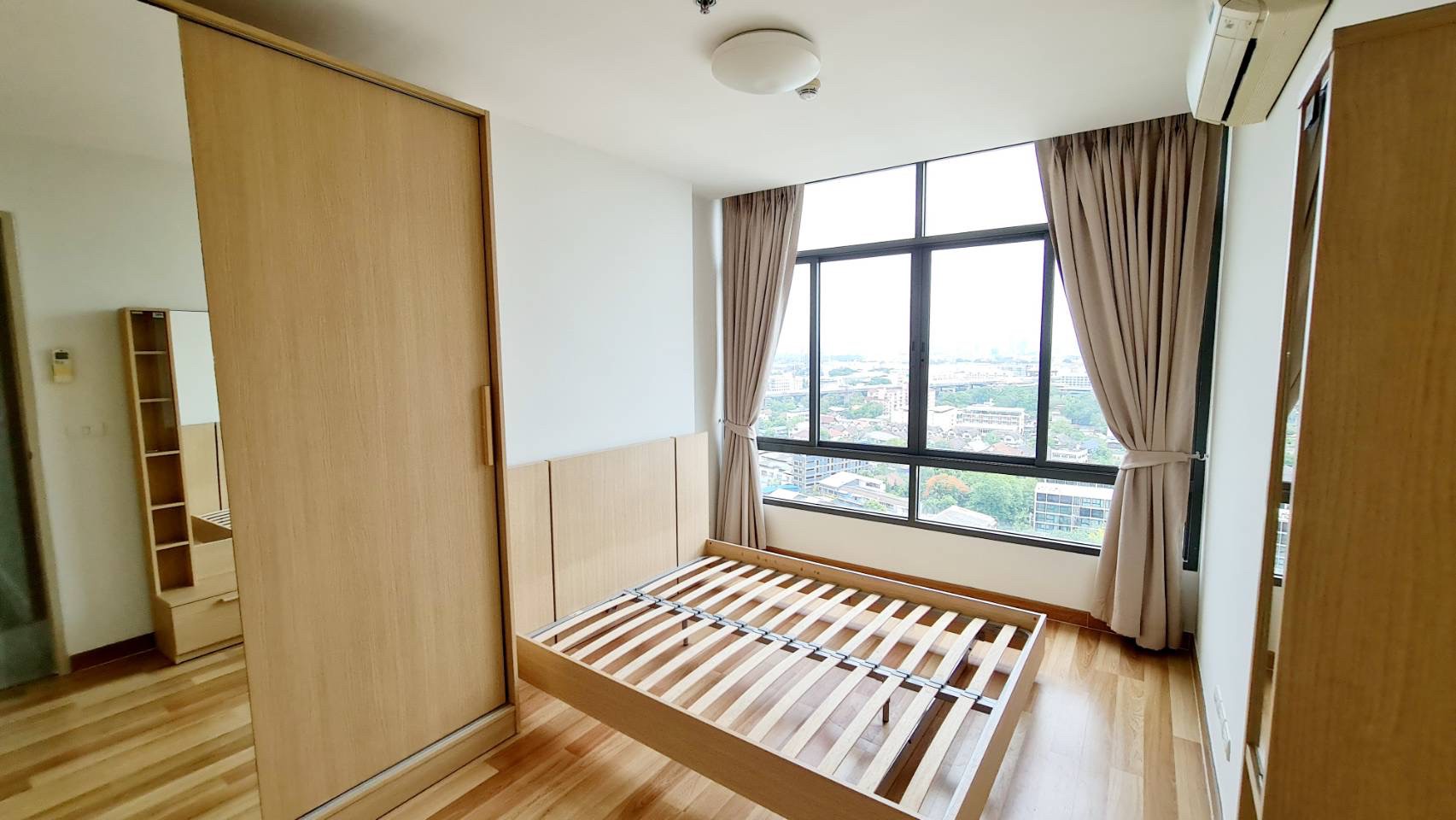 高楼层，风景好，性价比高！！ 出售公寓，IDEO Blucove Sukhumvit，2 间卧室，43.73 平方米，家具齐全。 准备入住，靠近 BTS Udom Suk仅 70 米