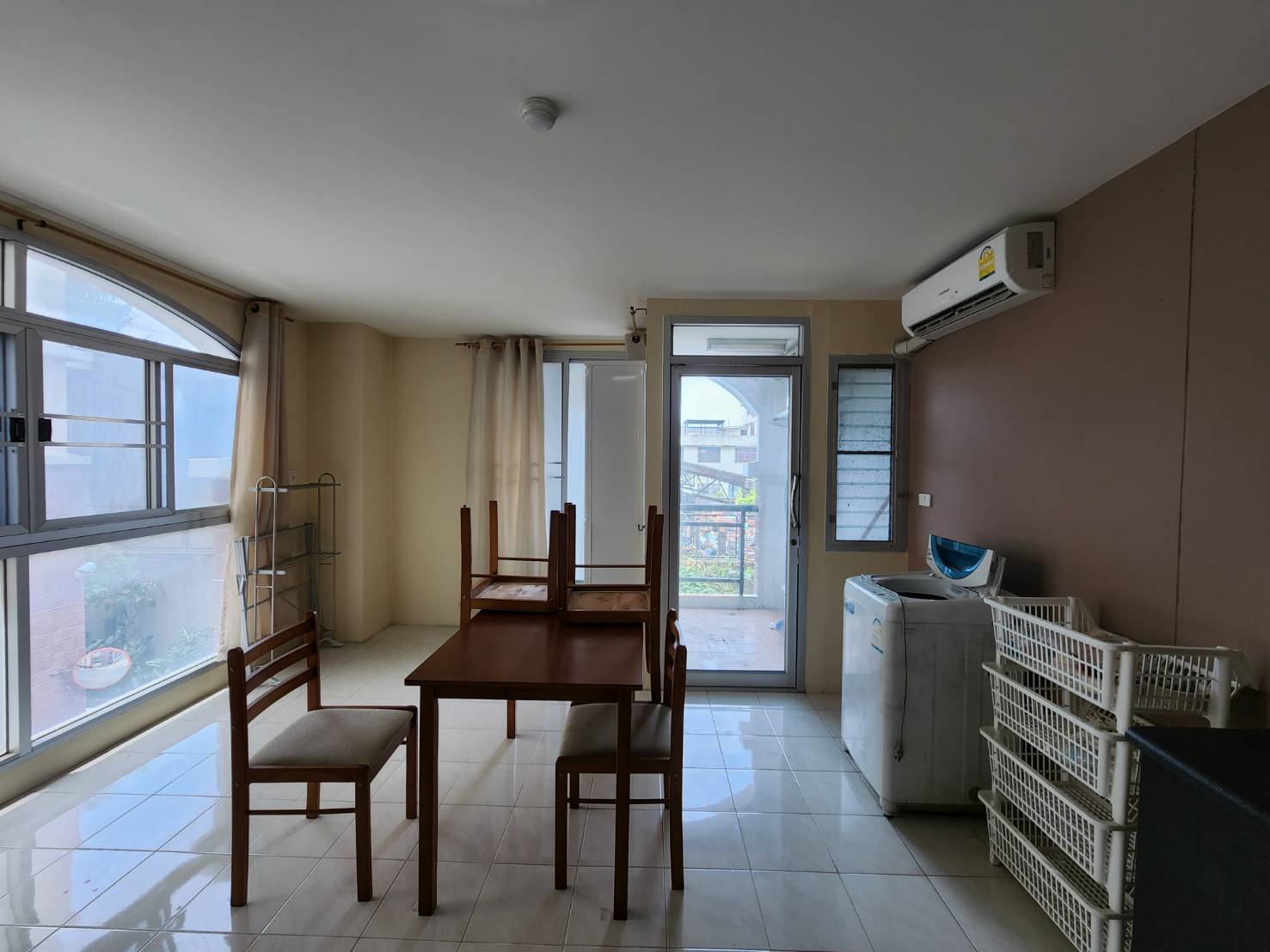 好价格 难找的边角房！！出售公寓Sunshine condominium 在Central Bangna 帮那商场的对面 34.96平方米