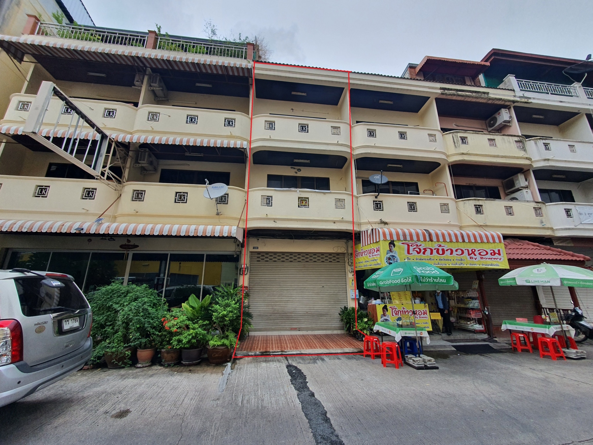 3层半商厦楼，Pattaya Sai 3, South Pattaya，交通便利，停车舒适，疫情期间大特价
