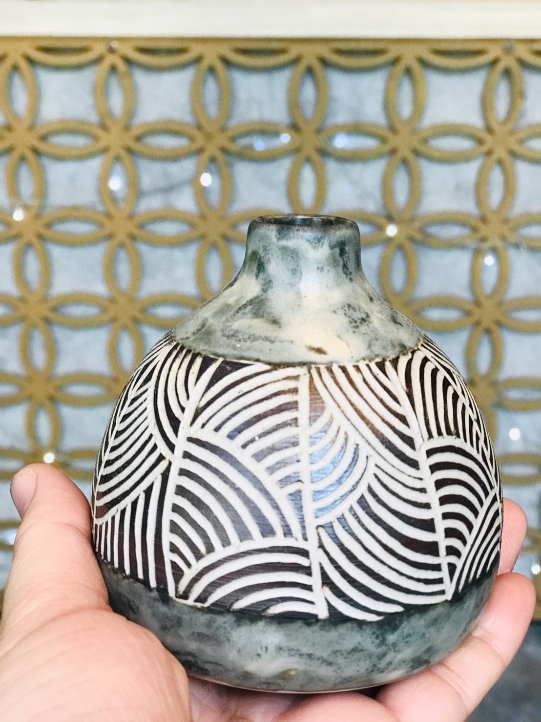 Gourd vase, water wave pattern